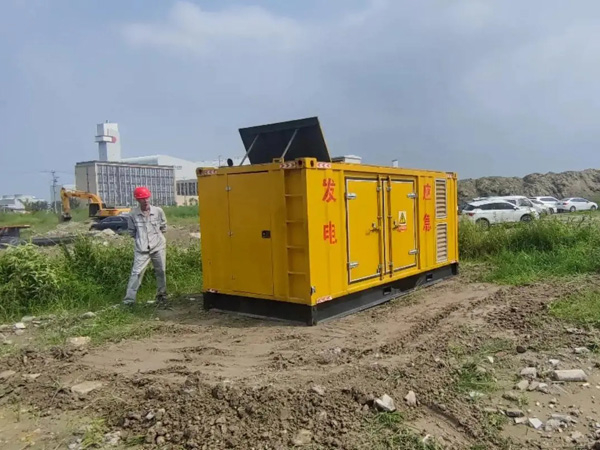 青县200KW柴油发电机机组每小时的油耗量受哪些因素影响?